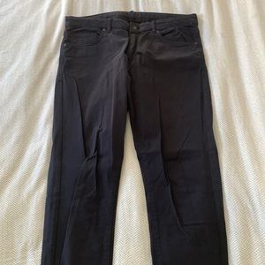 Zara Skinny Jean with straight leg in black. Worn only once.